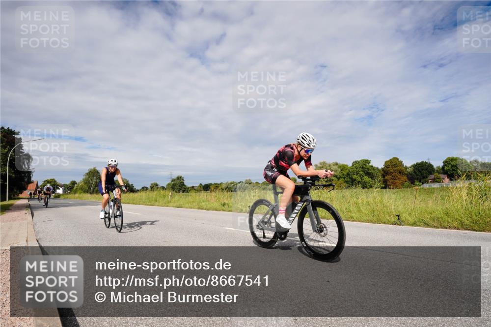 31.08.2025 - Elbe Triathlon Hamburg Michael Burmester http://msf.ph/oto/8667541 31.08.2025 10:51:22 Radfahren 1014, 1217, 1229, 1437, 1465, 1488 meine-sportfotos.de