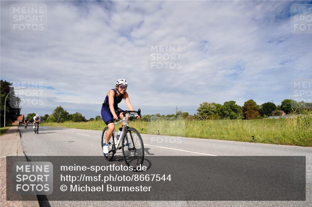31.08.2025 - Elbe Triathlon Hamburg Michael Burmester http://msf.ph/oto/8667544 31.08.2025 10:51:22 Radfahren 1014, 1217, 1229, 1437, 1465, 1488 meine-sportfotos.de