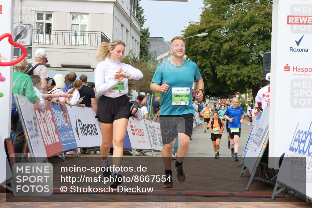 31.08.2025 - 21. Blankeneser Heldenlauf Strokosch-Dieckow http://msf.ph/oto/8667554 31.08.2025 11:15:21 Ziel 3340, 3339, 3497, 3478, 3260 meine-sportfotos.de