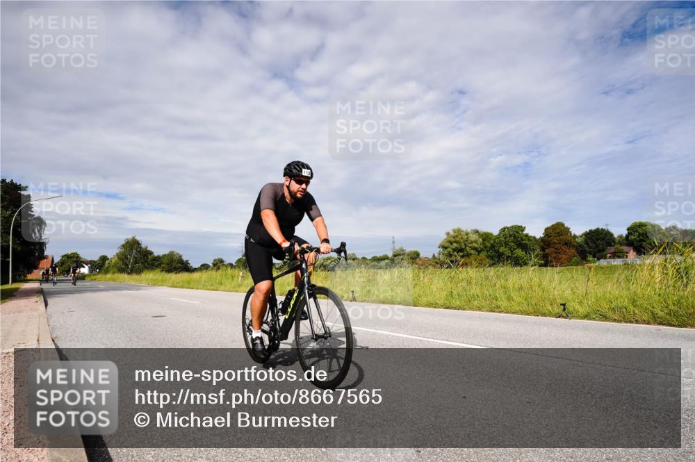 31.08.2025 - Elbe Triathlon Hamburg Michael Burmester http://msf.ph/oto/8667565 31.08.2025 10:51:43 Radfahren 1125, 1205, 1228 meine-sportfotos.de