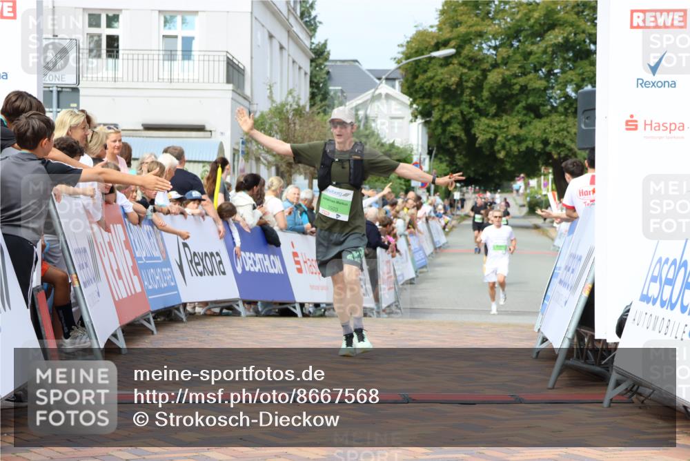 31.08.2025 - 21. Blankeneser Heldenlauf Strokosch-Dieckow http://msf.ph/oto/8667568 31.08.2025 10:57:23 Ziel 3499, 3503 meine-sportfotos.de