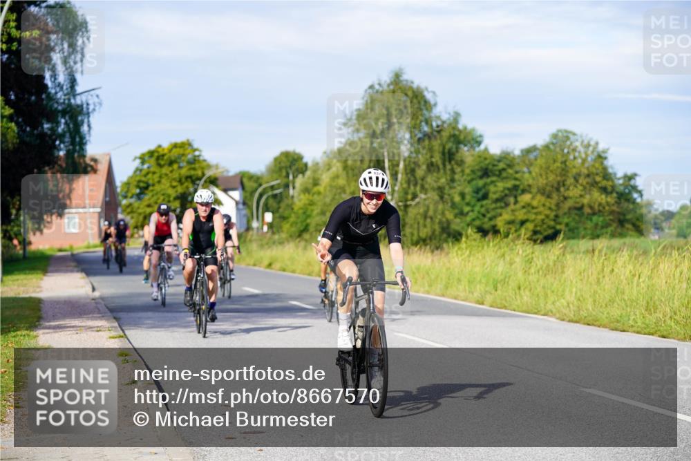 31.08.2025 - Elbe Triathlon Hamburg Michael Burmester http://msf.ph/oto/8667570 31.08.2025 09:43:00 Radfahren 321, 324, 414, 623, 624, 732, 833, 837, 882 meine-sportfotos.de