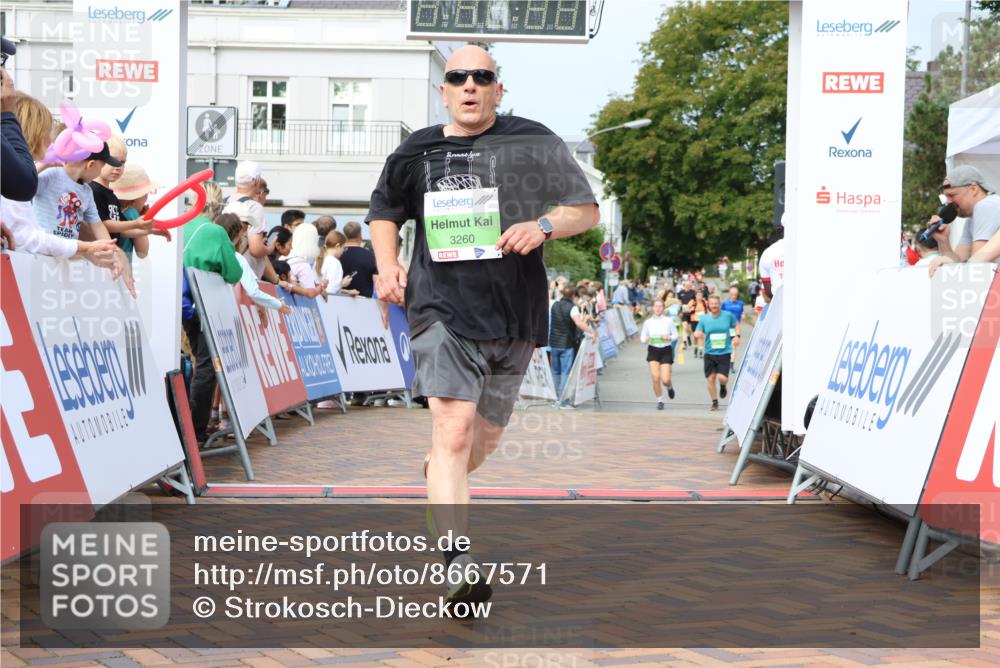 31.08.2025 - 21. Blankeneser Heldenlauf Strokosch-Dieckow http://msf.ph/oto/8667571 31.08.2025 11:15:15 Ziel 3561, 3560, 3226, 3260 meine-sportfotos.de