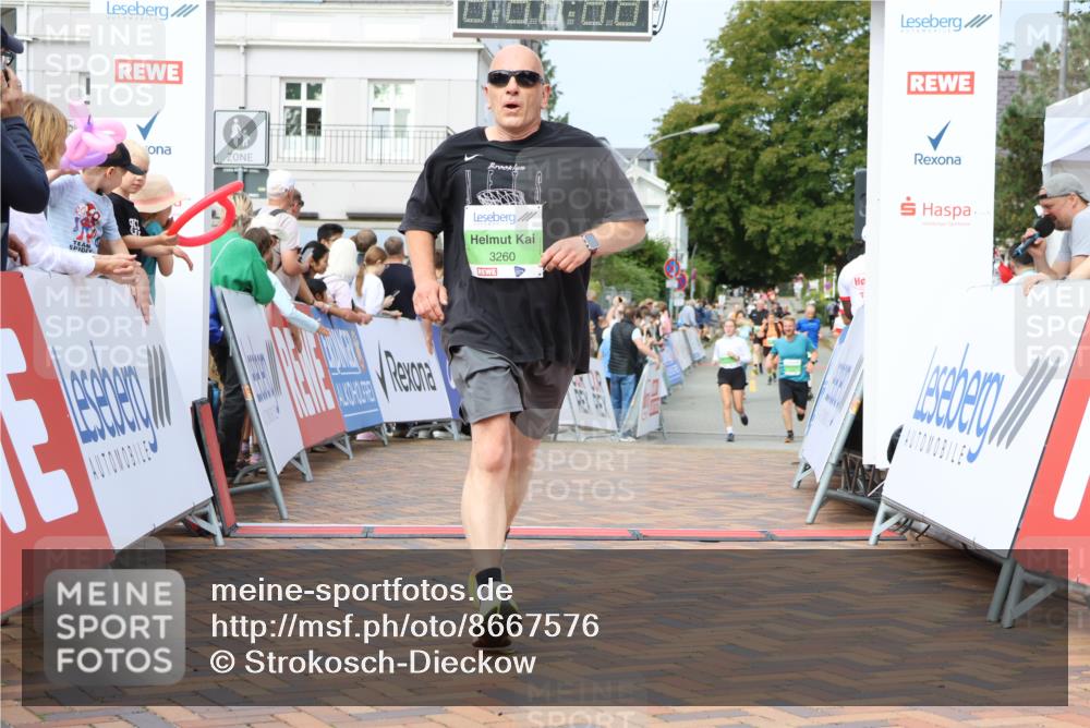 31.08.2025 - 21. Blankeneser Heldenlauf Strokosch-Dieckow http://msf.ph/oto/8667576 31.08.2025 11:15:15 Ziel 3561, 3560, 3226, 3260 meine-sportfotos.de
