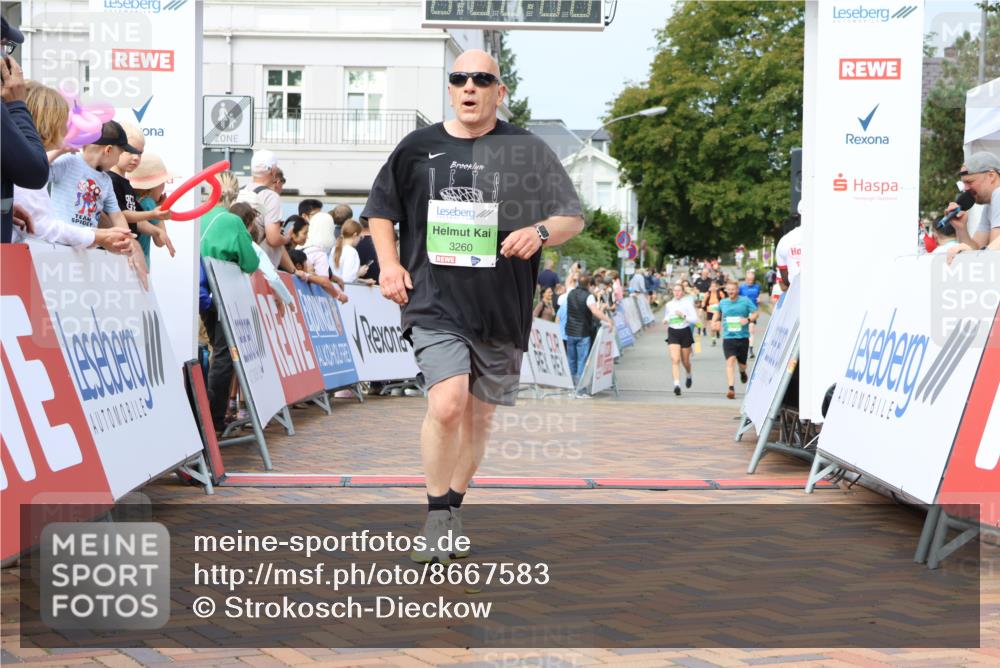 31.08.2025 - 21. Blankeneser Heldenlauf Strokosch-Dieckow http://msf.ph/oto/8667583 31.08.2025 11:15:15 Ziel 3561, 3560, 3226, 3260 meine-sportfotos.de