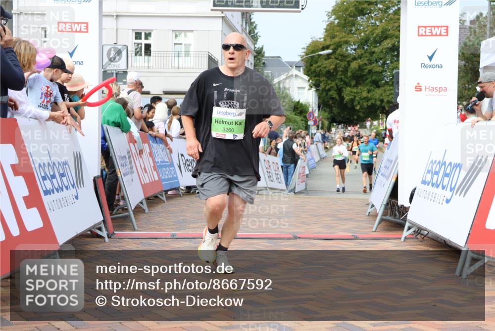 31.08.2025 - 21. Blankeneser Heldenlauf Strokosch-Dieckow http://msf.ph/oto/8667592 31.08.2025 11:15:15 Ziel 3561, 3560, 3226, 3260 meine-sportfotos.de