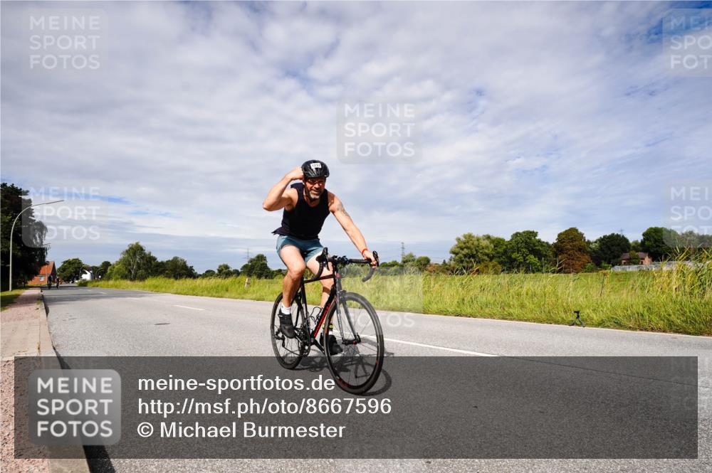 31.08.2025 - Elbe Triathlon Hamburg Michael Burmester http://msf.ph/oto/8667596 31.08.2025 10:52:13 Radfahren 928, 1159, 1237, 1434, 1469 meine-sportfotos.de