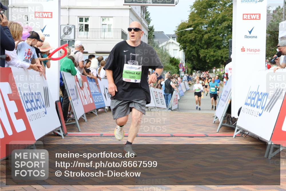 31.08.2025 - 21. Blankeneser Heldenlauf Strokosch-Dieckow http://msf.ph/oto/8667599 31.08.2025 11:15:15 Ziel 3561, 3560, 3226, 3260 meine-sportfotos.de