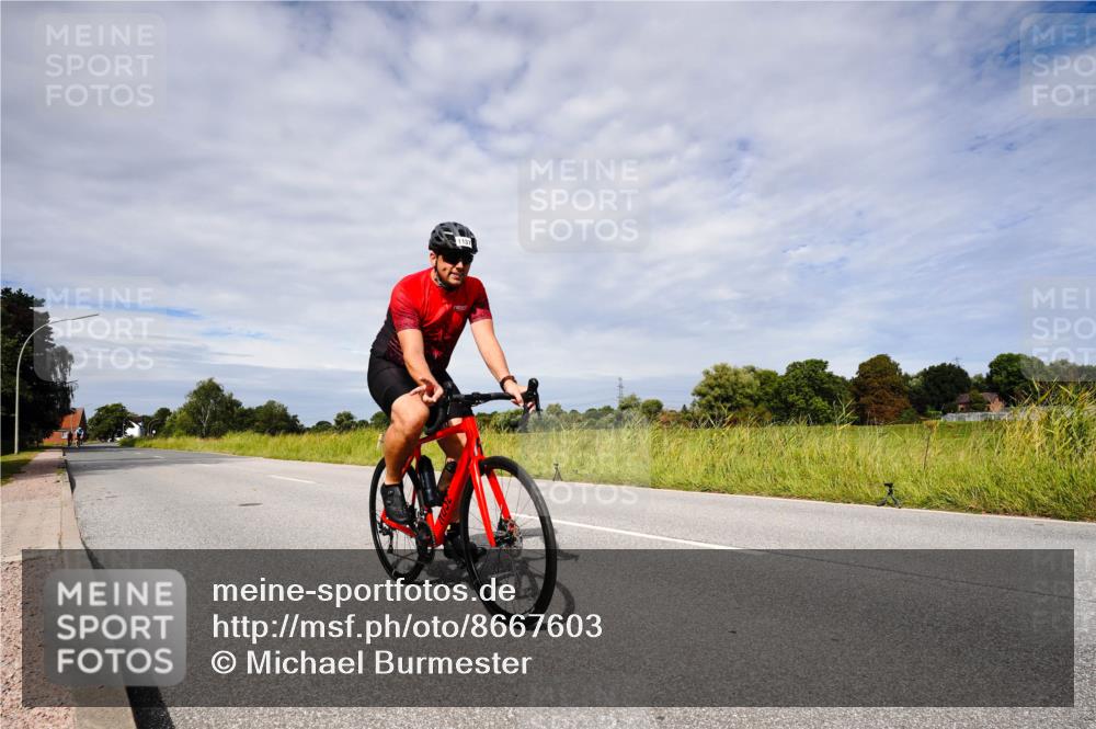 31.08.2025 - Elbe Triathlon Hamburg Michael Burmester http://msf.ph/oto/8667603 31.08.2025 10:52:30 Radfahren 1113, 1137 meine-sportfotos.de