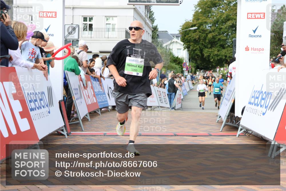 31.08.2025 - 21. Blankeneser Heldenlauf Strokosch-Dieckow http://msf.ph/oto/8667606 31.08.2025 11:15:15 Ziel 3561, 3560, 3226, 3260 meine-sportfotos.de