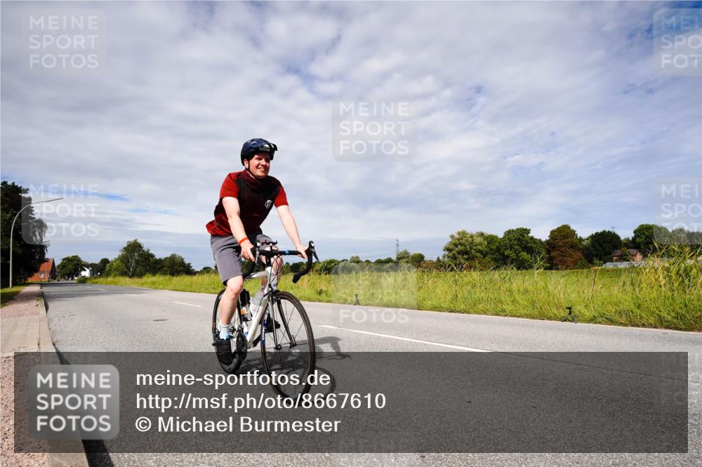 31.08.2025 - Elbe Triathlon Hamburg Michael Burmester http://msf.ph/oto/8667610 31.08.2025 10:52:39 Radfahren 1113, 1124, 1265 meine-sportfotos.de