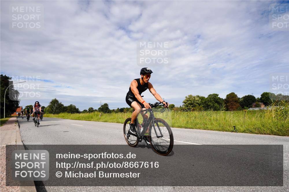 31.08.2025 - Elbe Triathlon Hamburg Michael Burmester http://msf.ph/oto/8667616 31.08.2025 10:52:55 Radfahren 758, 841, 1207, 1258, 1295, 1389 meine-sportfotos.de