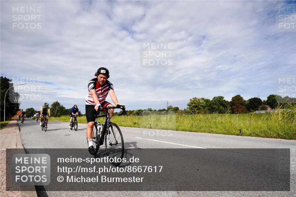 31.08.2025 - Elbe Triathlon Hamburg Michael Burmester http://msf.ph/oto/8667617 31.08.2025 10:52:57 Radfahren 758, 841, 1207, 1258, 1295, 1389 meine-sportfotos.de