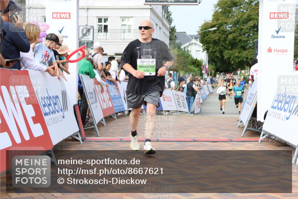 31.08.2025 - 21. Blankeneser Heldenlauf Strokosch-Dieckow http://msf.ph/oto/8667621 31.08.2025 11:15:15 Ziel 3561, 3560, 3226, 3260 meine-sportfotos.de