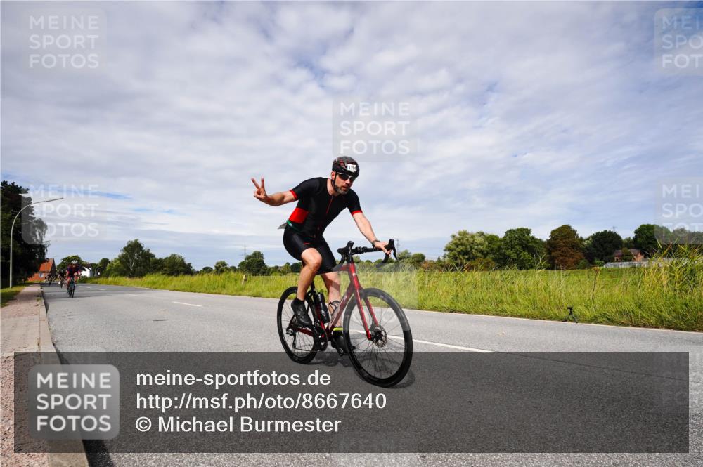 31.08.2025 - Elbe Triathlon Hamburg Michael Burmester http://msf.ph/oto/8667640 31.08.2025 10:53:32 Radfahren 1194, 1386, 1429 meine-sportfotos.de