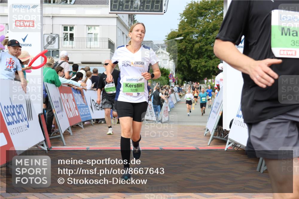 31.08.2025 - 21. Blankeneser Heldenlauf Strokosch-Dieckow http://msf.ph/oto/8667643 31.08.2025 11:15:13 Ziel 3561, 3560, 3226, 3260 meine-sportfotos.de