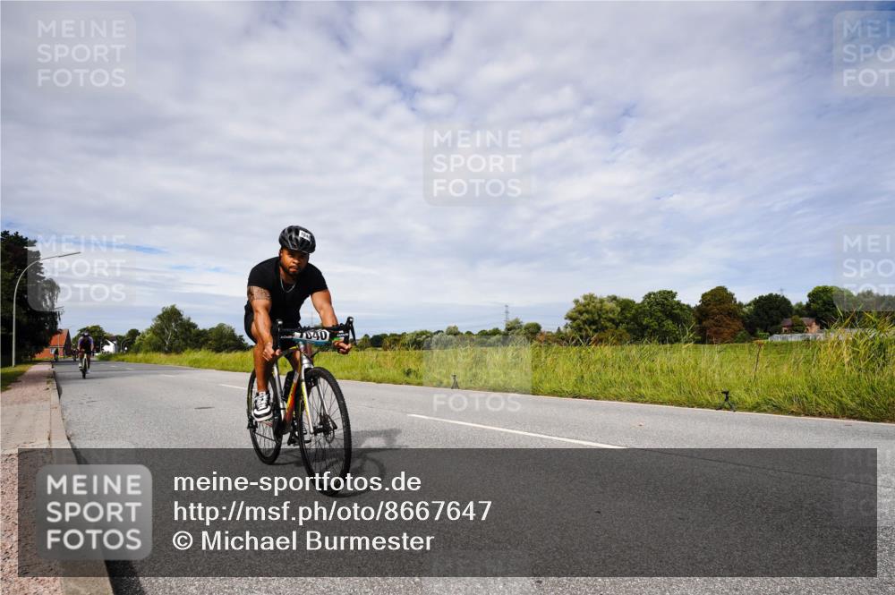 31.08.2025 - Elbe Triathlon Hamburg Michael Burmester http://msf.ph/oto/8667647 31.08.2025 10:53:41 Radfahren 1040, 1286, 1381 meine-sportfotos.de