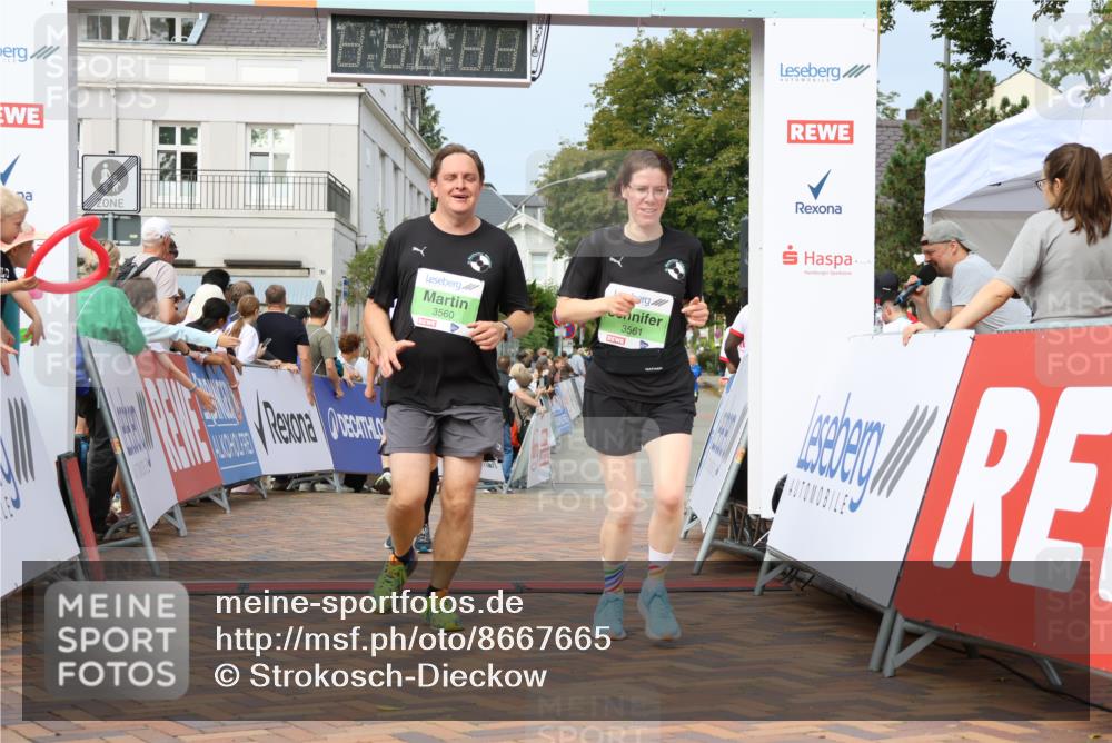 31.08.2025 - 21. Blankeneser Heldenlauf Strokosch-Dieckow http://msf.ph/oto/8667665 31.08.2025 11:15:11 Ziel 3561, 3560, 3226, 3260 meine-sportfotos.de