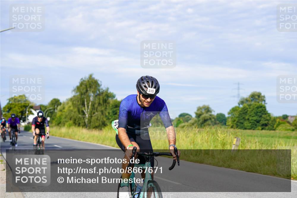 31.08.2025 - Elbe Triathlon Hamburg Michael Burmester http://msf.ph/oto/8667671 31.08.2025 09:43:32 Radfahren 282, 337, 383, 461, 519, 567, 888 meine-sportfotos.de