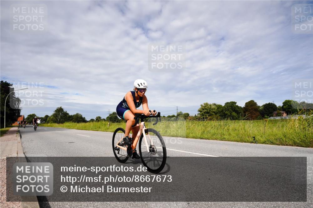 31.08.2025 - Elbe Triathlon Hamburg Michael Burmester http://msf.ph/oto/8667673 31.08.2025 10:54:15 Radfahren 923, 1178, 1416, 1422 meine-sportfotos.de
