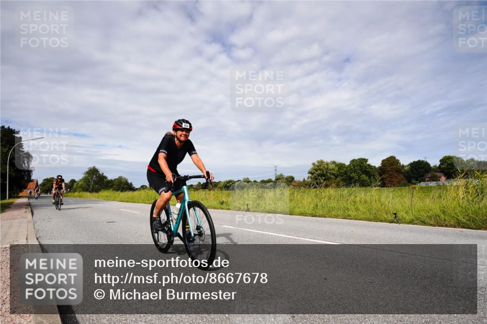 31.08.2025 - Elbe Triathlon Hamburg Michael Burmester http://msf.ph/oto/8667678 31.08.2025 10:54:20 Radfahren 923, 1178, 1388, 1422, 1425 meine-sportfotos.de