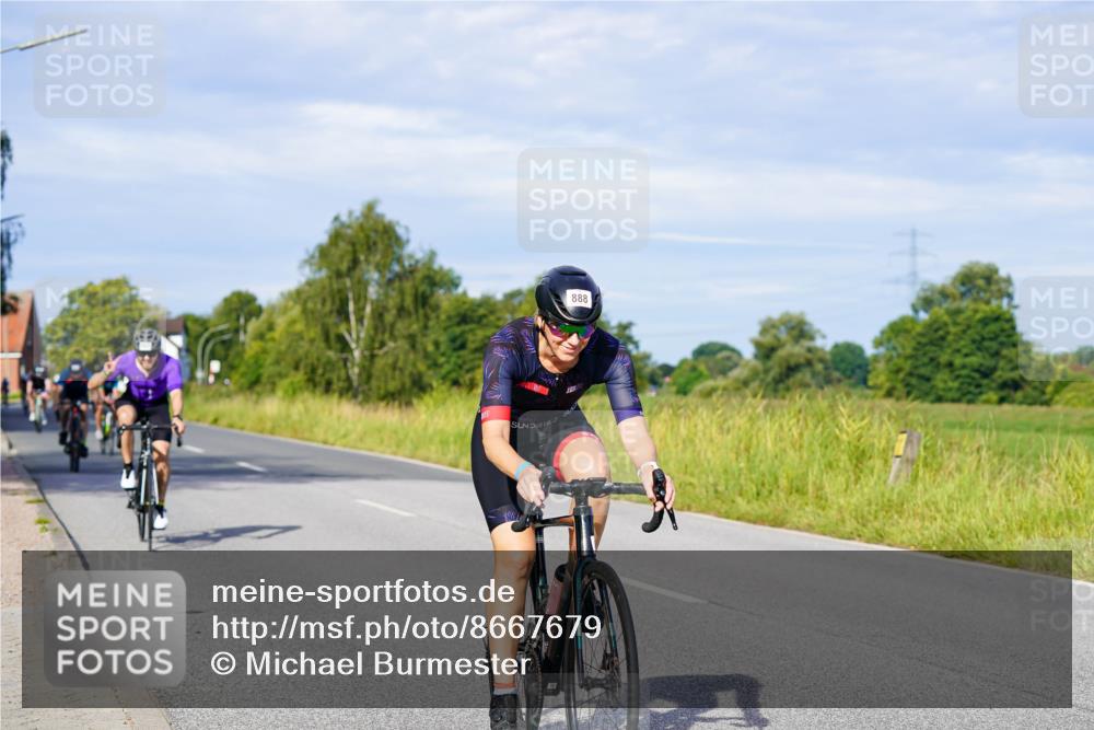 31.08.2025 - Elbe Triathlon Hamburg Michael Burmester http://msf.ph/oto/8667679 31.08.2025 09:43:34 Radfahren 282, 337, 383, 461, 519, 567, 866, 888 meine-sportfotos.de