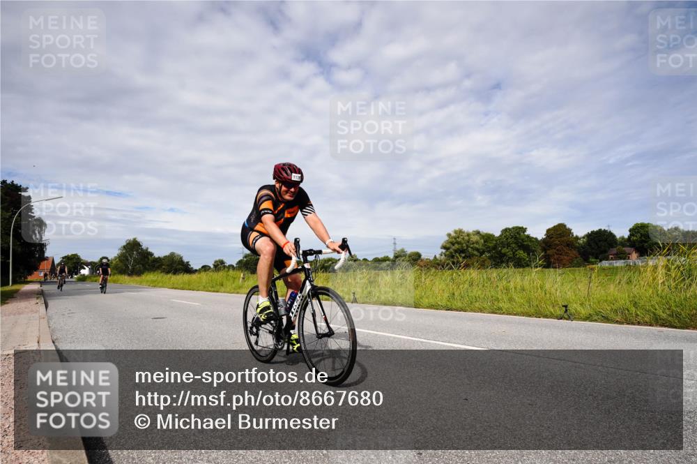 31.08.2025 - Elbe Triathlon Hamburg Michael Burmester http://msf.ph/oto/8667680 31.08.2025 10:54:22 Radfahren 923, 1178, 1388, 1425 meine-sportfotos.de