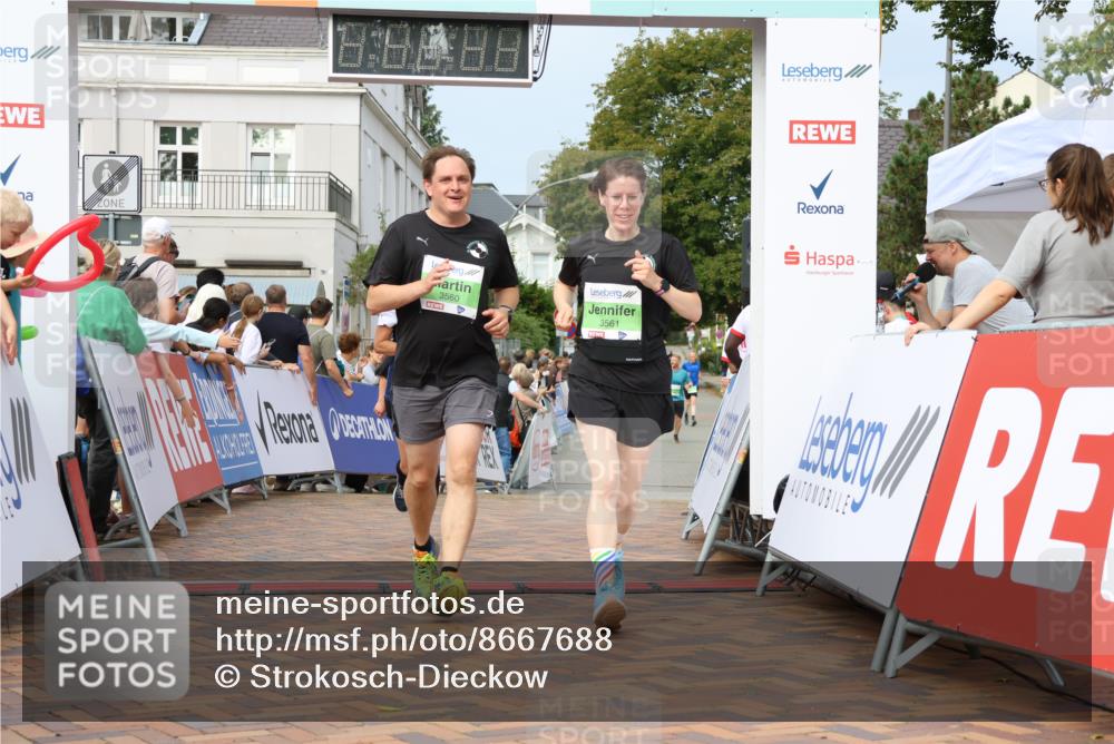 31.08.2025 - 21. Blankeneser Heldenlauf Strokosch-Dieckow http://msf.ph/oto/8667688 31.08.2025 11:15:11 Ziel 3561, 3560, 3226, 3260 meine-sportfotos.de