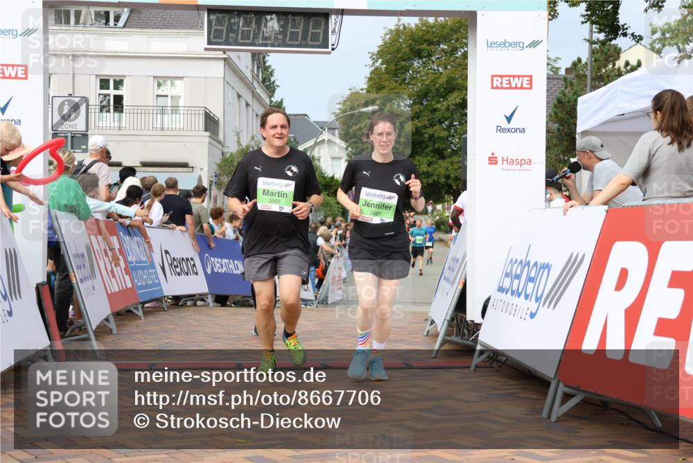 31.08.2025 - 21. Blankeneser Heldenlauf Strokosch-Dieckow http://msf.ph/oto/8667706 31.08.2025 11:15:11 Ziel 3561, 3560, 3226, 3260 meine-sportfotos.de