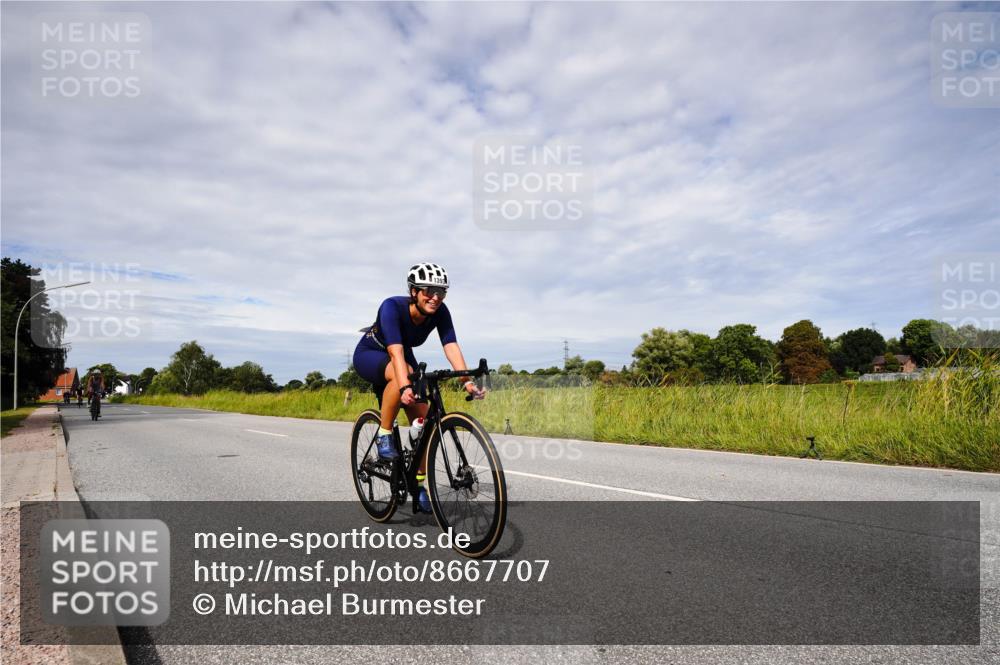 31.08.2025 - Elbe Triathlon Hamburg Michael Burmester http://msf.ph/oto/8667707 31.08.2025 10:54:53 Radfahren 1380, 1382, 1393 meine-sportfotos.de