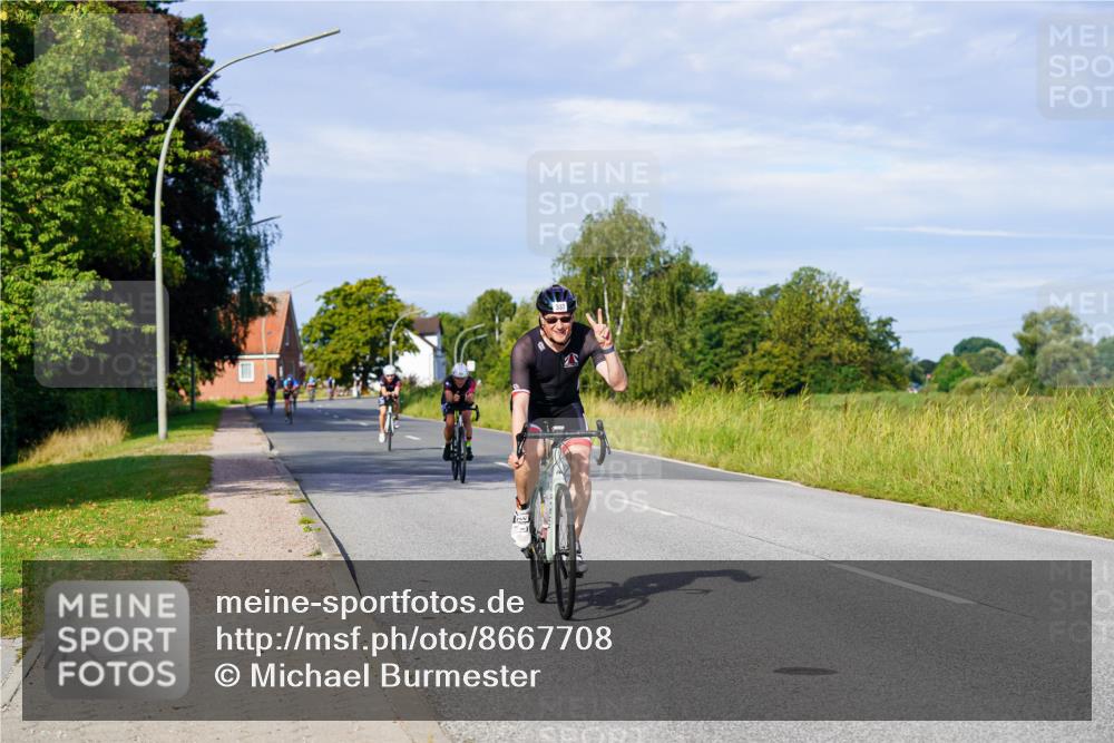 31.08.2025 - Elbe Triathlon Hamburg Michael Burmester http://msf.ph/oto/8667708 31.08.2025 09:43:38 Radfahren 282, 337, 461, 866, 913 meine-sportfotos.de
