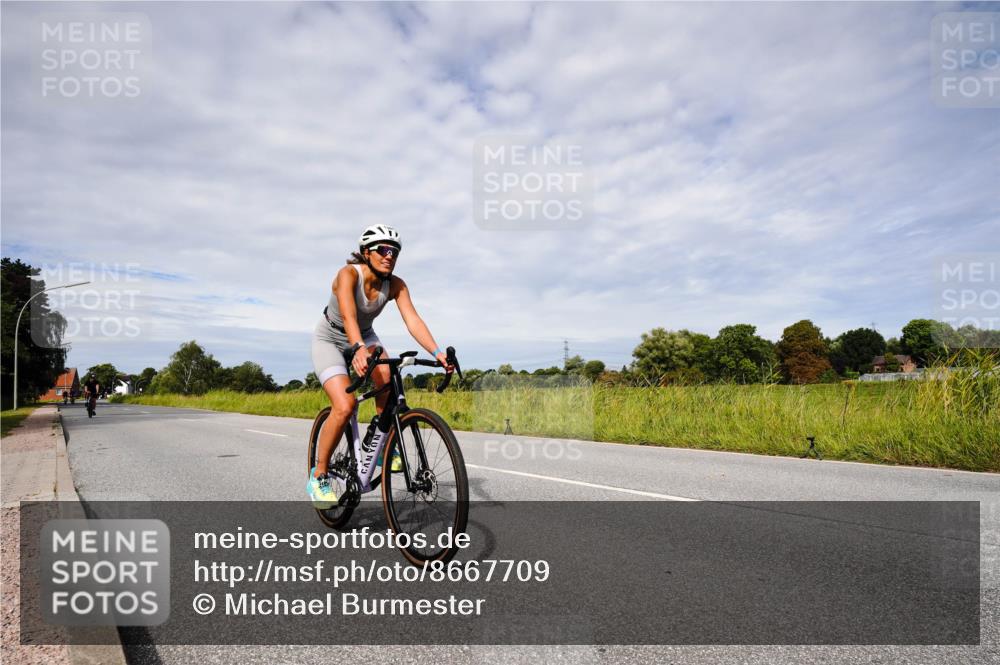 31.08.2025 - Elbe Triathlon Hamburg Michael Burmester http://msf.ph/oto/8667709 31.08.2025 10:54:55 Radfahren 1380, 1382, 1393 meine-sportfotos.de