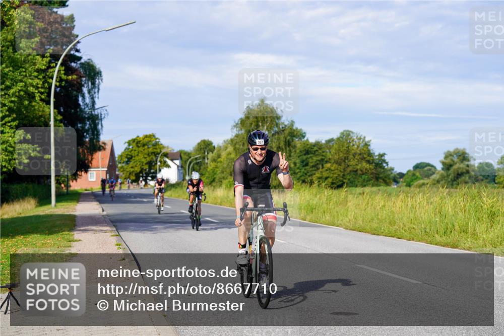 31.08.2025 - Elbe Triathlon Hamburg Michael Burmester http://msf.ph/oto/8667710 31.08.2025 09:43:39 Radfahren 282, 337, 866, 908, 913 meine-sportfotos.de