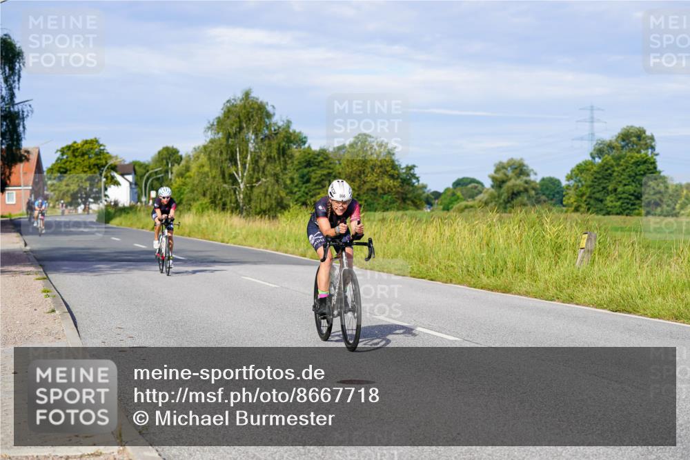 31.08.2025 - Elbe Triathlon Hamburg Michael Burmester http://msf.ph/oto/8667718 31.08.2025 09:43:40 Radfahren 282, 337, 866, 908, 913 meine-sportfotos.de