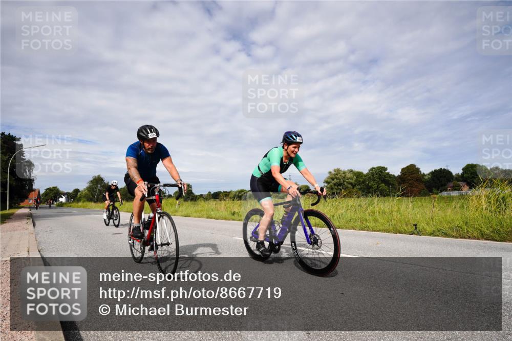 31.08.2025 - Elbe Triathlon Hamburg Michael Burmester http://msf.ph/oto/8667719 31.08.2025 10:55:11 Radfahren 1201, 1371, 1410, 1421, 1484 meine-sportfotos.de
