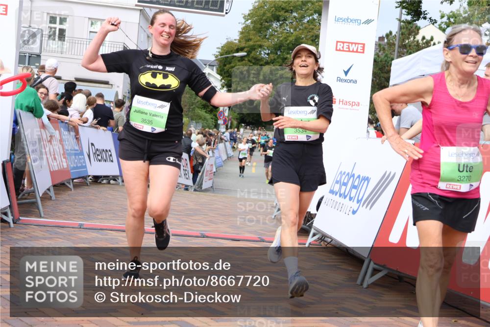 31.08.2025 - 21. Blankeneser Heldenlauf Strokosch-Dieckow http://msf.ph/oto/8667720 31.08.2025 11:15:02 Ziel 3535, 3534, 3586, 3661, 3610, 3270 meine-sportfotos.de