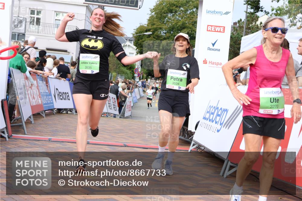 31.08.2025 - 21. Blankeneser Heldenlauf Strokosch-Dieckow http://msf.ph/oto/8667733 31.08.2025 11:15:01 Ziel 3535, 3534, 3586, 3661, 3610, 3270 meine-sportfotos.de