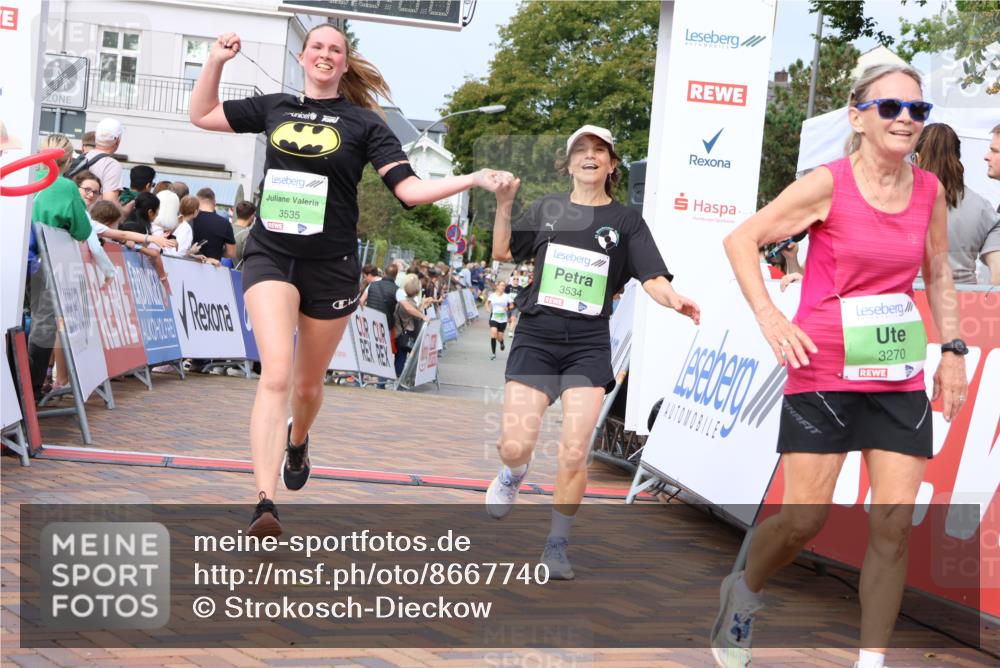 31.08.2025 - 21. Blankeneser Heldenlauf Strokosch-Dieckow http://msf.ph/oto/8667740 31.08.2025 11:15:01 Ziel 3535, 3534, 3586, 3661, 3610, 3270 meine-sportfotos.de