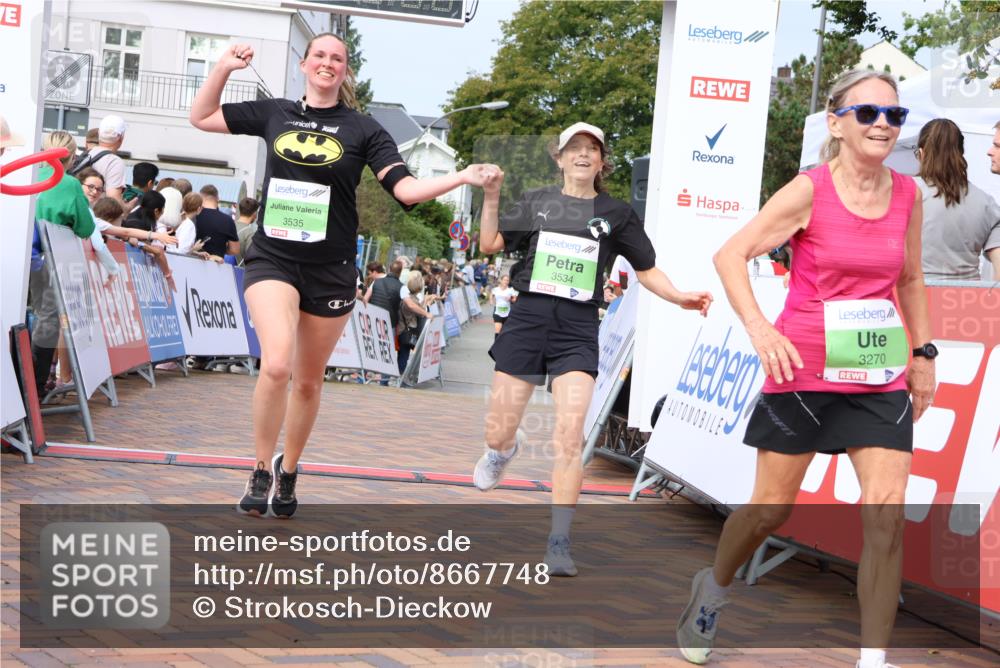 31.08.2025 - 21. Blankeneser Heldenlauf Strokosch-Dieckow http://msf.ph/oto/8667748 31.08.2025 11:15:01 Ziel 3535, 3534, 3586, 3661, 3610, 3270 meine-sportfotos.de