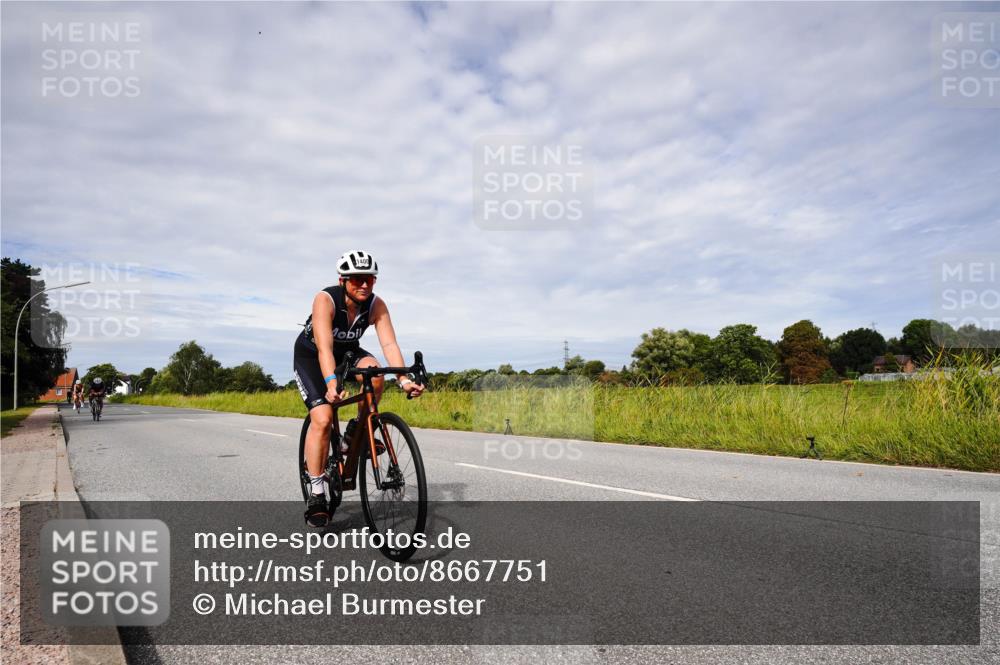31.08.2025 - Elbe Triathlon Hamburg Michael Burmester http://msf.ph/oto/8667751 31.08.2025 10:55:51 Radfahren 877, 1298, 1400, 1443 meine-sportfotos.de