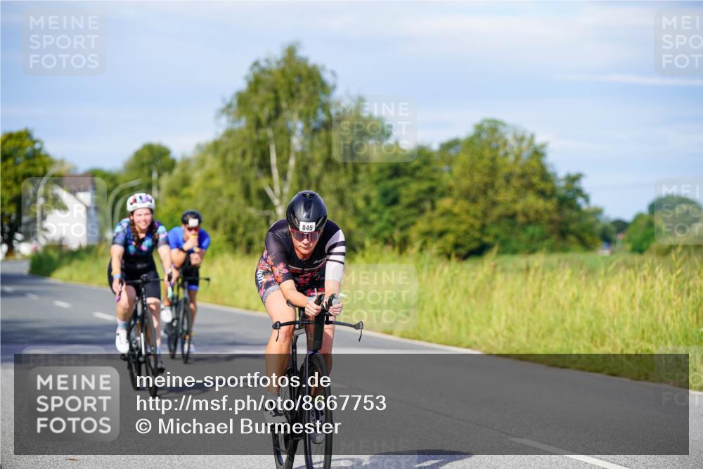 31.08.2025 - Elbe Triathlon Hamburg Michael Burmester http://msf.ph/oto/8667753 31.08.2025 09:43:48 Radfahren 377, 450, 563, 602, 800, 845, 908 meine-sportfotos.de