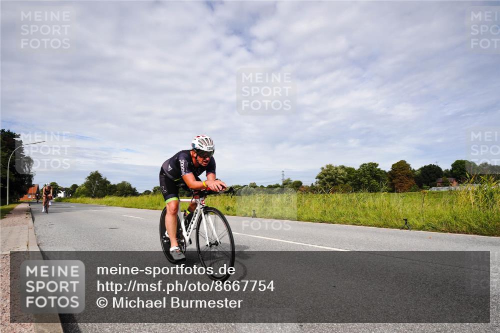 31.08.2025 - Elbe Triathlon Hamburg Michael Burmester http://msf.ph/oto/8667754 31.08.2025 10:55:53 Radfahren 877, 1298, 1400, 1443, 1476 meine-sportfotos.de