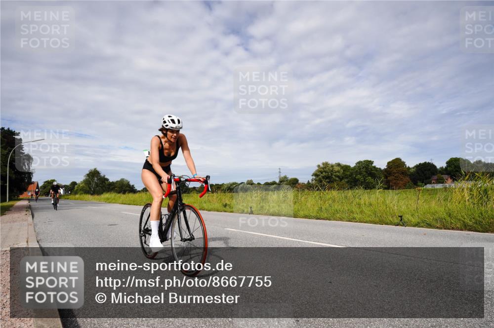 31.08.2025 - Elbe Triathlon Hamburg Michael Burmester http://msf.ph/oto/8667755 31.08.2025 10:55:56 Radfahren 877, 1298, 1443, 1476 meine-sportfotos.de