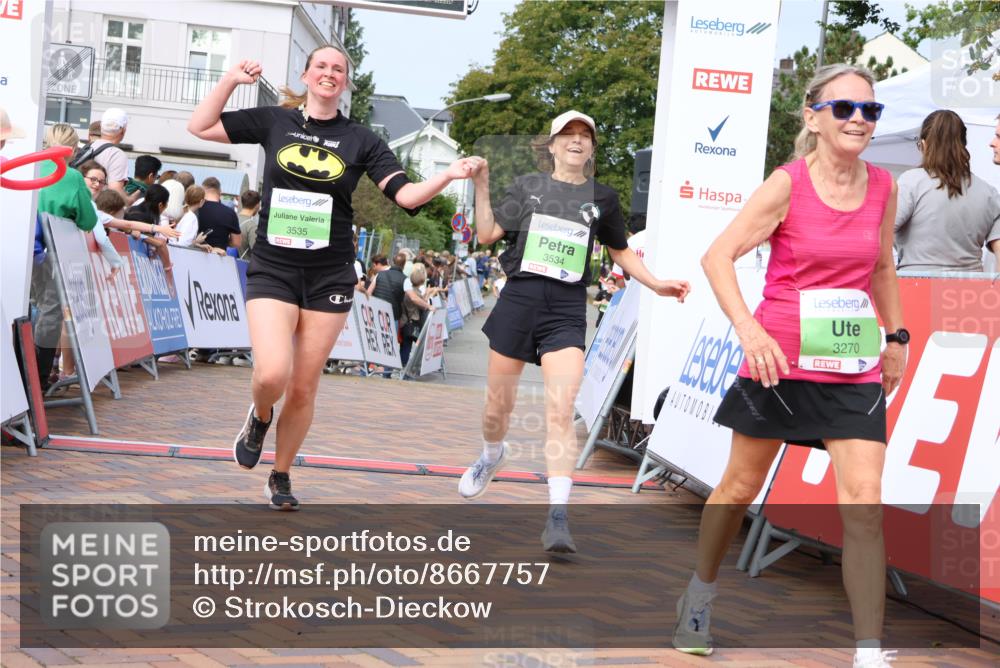 31.08.2025 - 21. Blankeneser Heldenlauf Strokosch-Dieckow http://msf.ph/oto/8667757 31.08.2025 11:15:01 Ziel 3535, 3534, 3586, 3661, 3610, 3270 meine-sportfotos.de