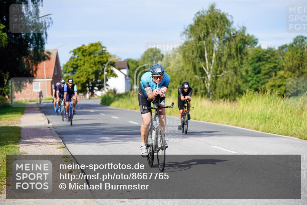 31.08.2025 - Elbe Triathlon Hamburg Michael Burmester http://msf.ph/oto/8667765 31.08.2025 09:43:52 Radfahren 377, 450, 563, 602, 610, 634, 770, 800 meine-sportfotos.de