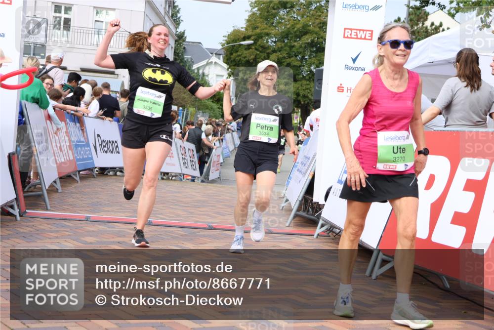 31.08.2025 - 21. Blankeneser Heldenlauf Strokosch-Dieckow http://msf.ph/oto/8667771 31.08.2025 11:15:01 Ziel 3535, 3534, 3586, 3661, 3610, 3270 meine-sportfotos.de