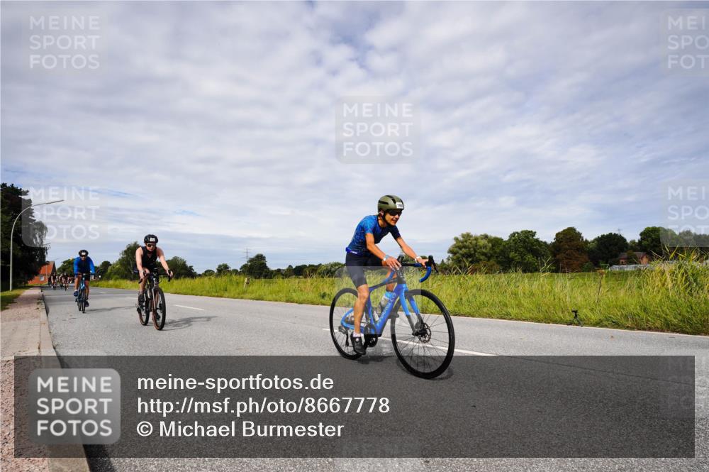 31.08.2025 - Elbe Triathlon Hamburg Michael Burmester http://msf.ph/oto/8667778 31.08.2025 10:56:37 Radfahren 772, 1250, 1366, 1406, 1407, 1474, 1475 meine-sportfotos.de