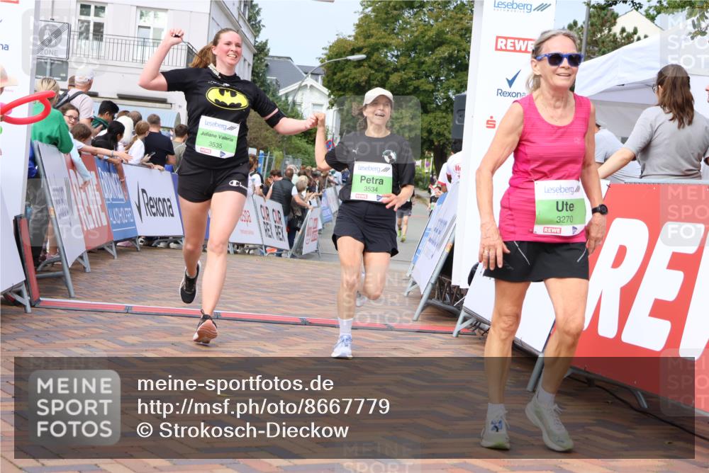 31.08.2025 - 21. Blankeneser Heldenlauf Strokosch-Dieckow http://msf.ph/oto/8667779 31.08.2025 11:15:01 Ziel 3535, 3534, 3586, 3661, 3610, 3270 meine-sportfotos.de