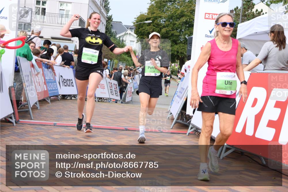 31.08.2025 - 21. Blankeneser Heldenlauf Strokosch-Dieckow http://msf.ph/oto/8667785 31.08.2025 11:15:01 Ziel 3535, 3534, 3586, 3661, 3610, 3270 meine-sportfotos.de