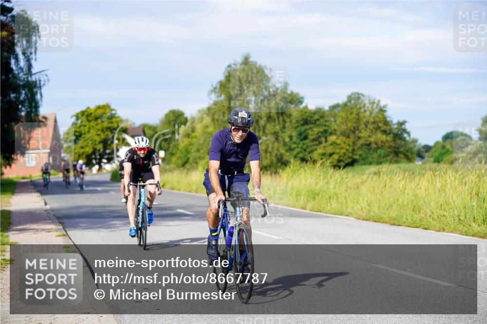 31.08.2025 - Elbe Triathlon Hamburg Michael Burmester http://msf.ph/oto/8667787 31.08.2025 09:43:56 Radfahren 281, 377, 450, 563, 610, 634, 770, 864 meine-sportfotos.de